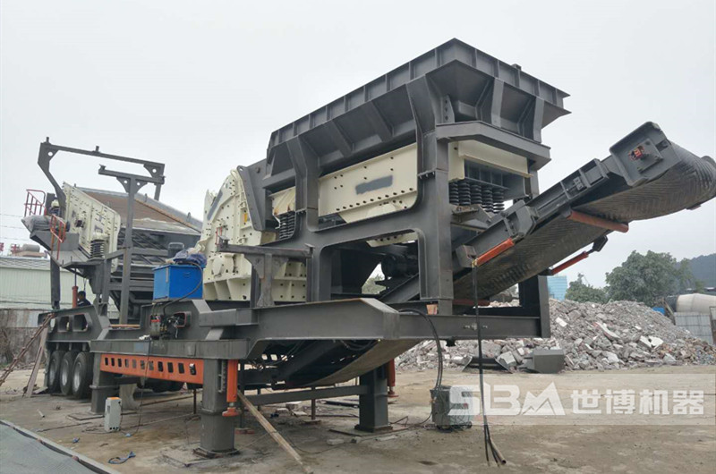 山西移動破碎機(jī)打混合料現(xiàn)場