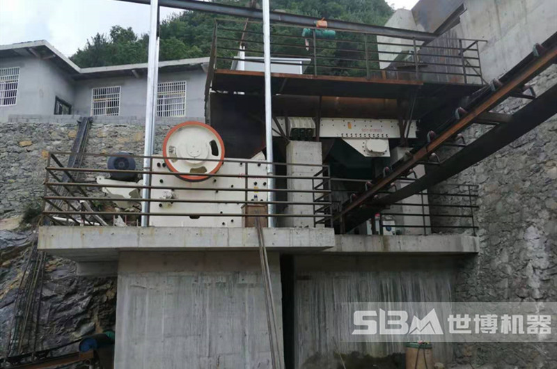 破碎機喂料機安裝現(xiàn)場