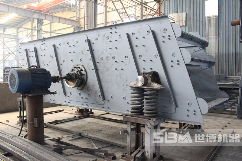 大型篩砂石料機，振動篩生產(chǎn)車間