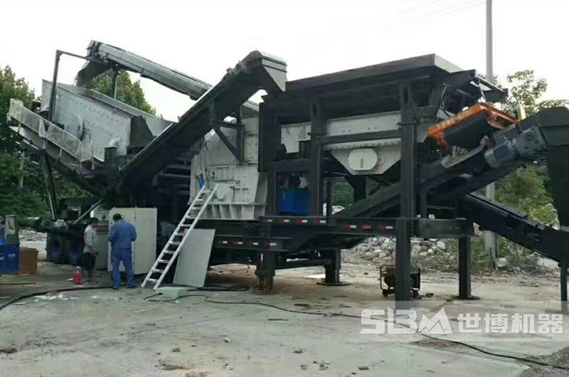 移動(dòng)破碎篩分一體機(jī)，三組合移動(dòng)破碎機(jī)