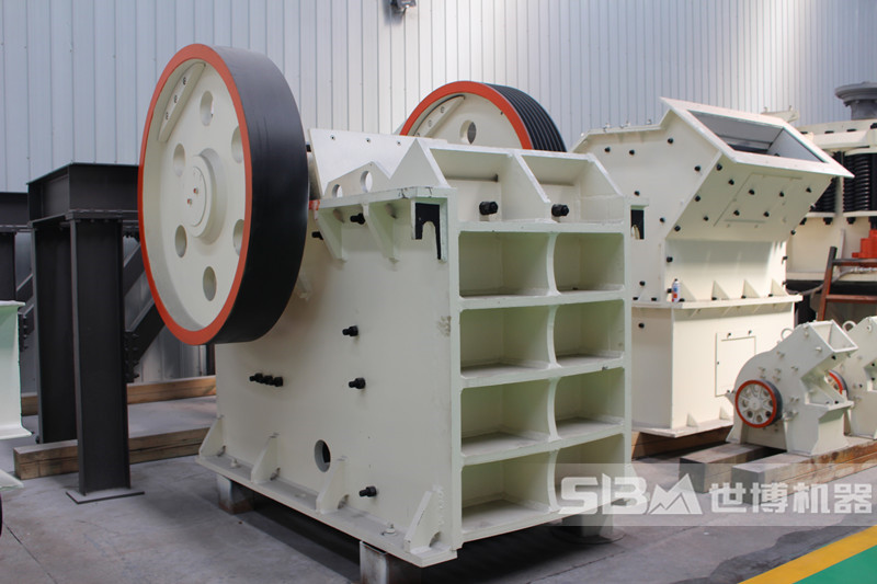 顎式破碎機(jī)，粗碎石頭的機(jī)器