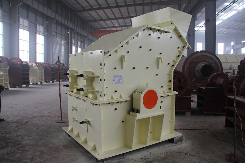 細(xì)碎制砂機(jī)，小型粉碎鵝卵石機(jī)