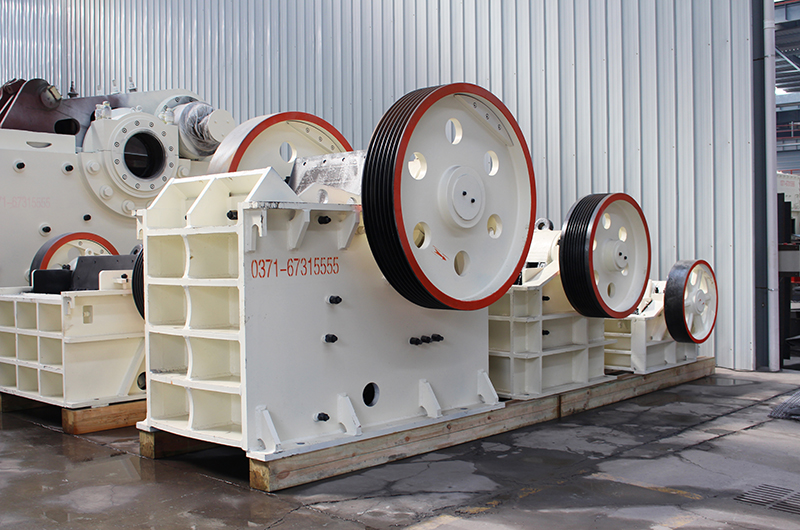 鄂破機，粗碎沙石粉碎機