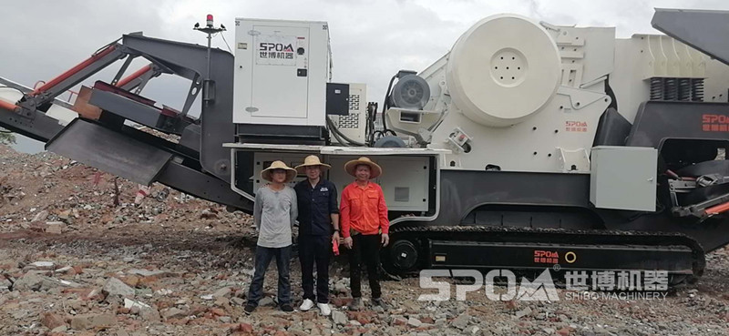 世博大型混凝土破碎機客戶現(xiàn)場，歡迎考察