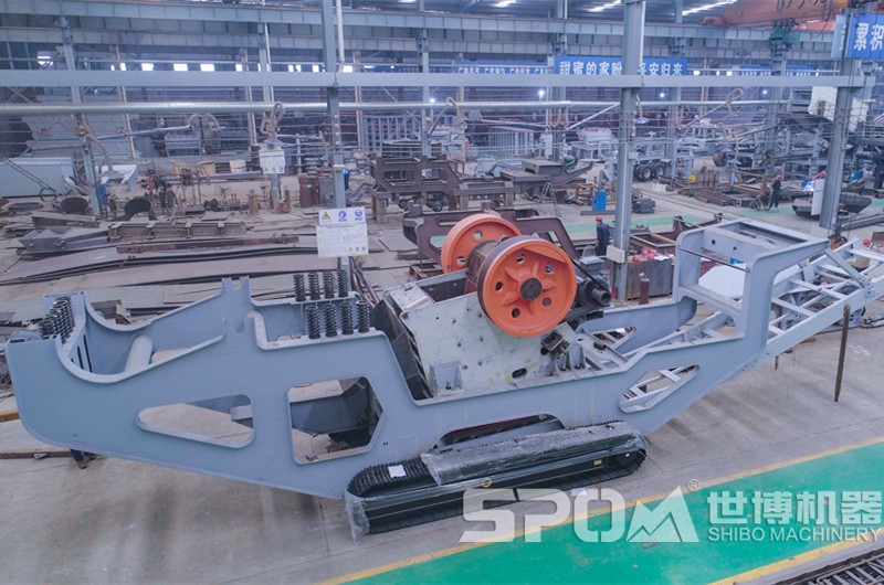 世博履帶式移動(dòng)69破碎石機(jī)生產(chǎn)車間，半成品