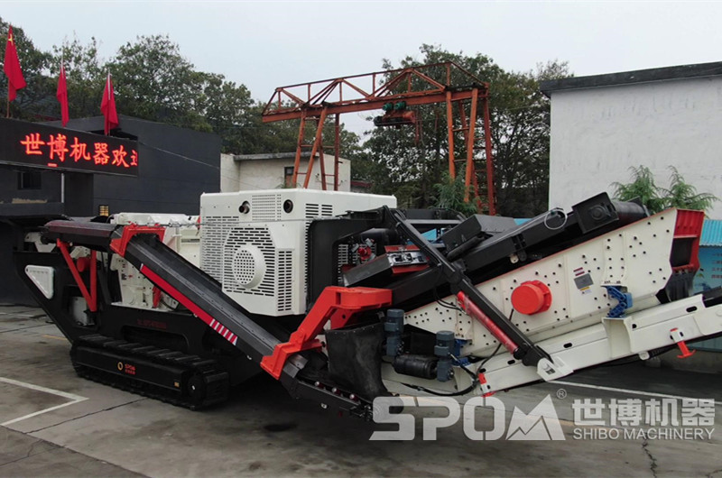 世博廠區(qū)圖，圖為履帶式移動(dòng)反擊破碎機(jī)