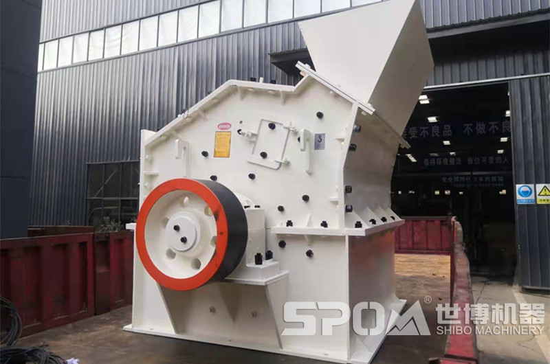 簡(jiǎn)易的石頭制砂機(jī)，細(xì)碎制砂機(jī)