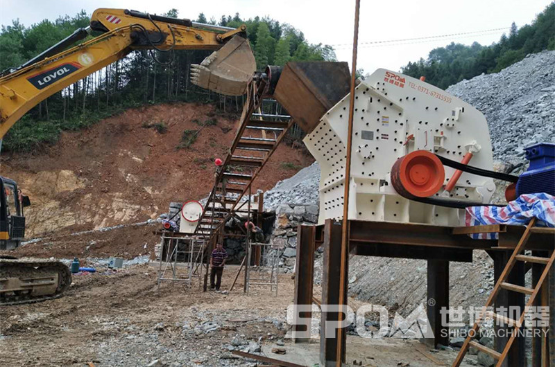 鄂破反擊破碎石機(jī)現(xiàn)場(chǎng)圖