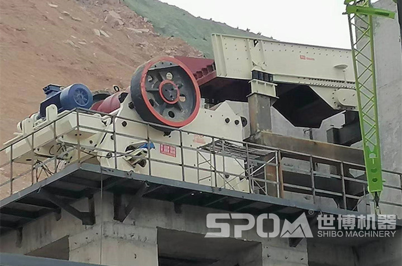 石子破碎生產(chǎn)現(xiàn)場(chǎng)