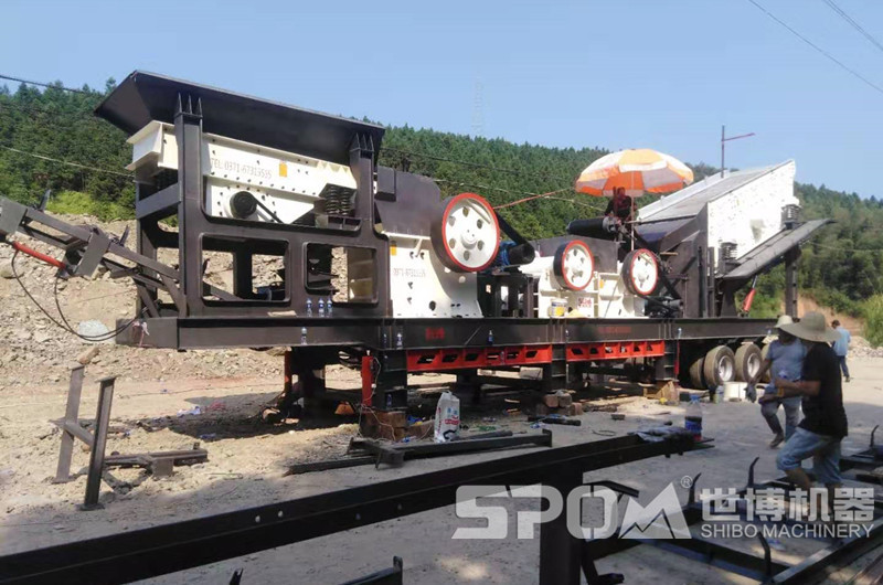 多機組合移動破碎機安裝現(xiàn)場