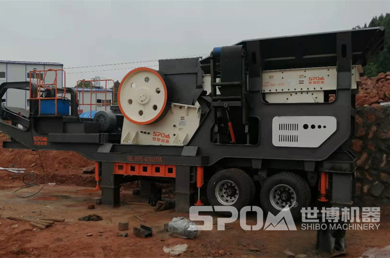 四川德陽客戶移動破碎機安裝現(xiàn)場