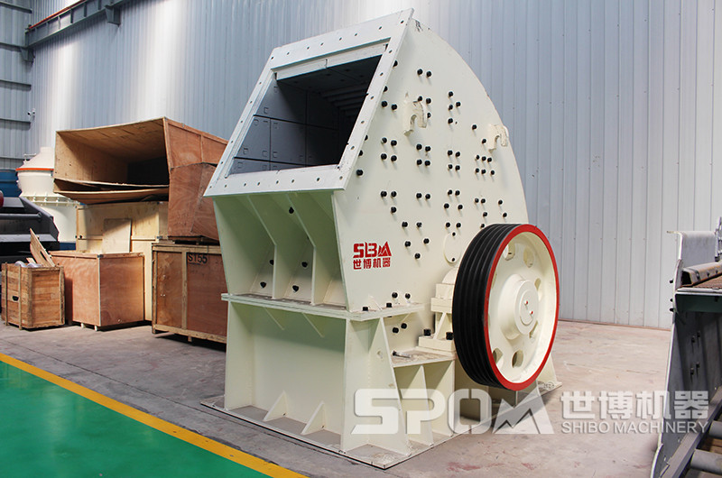 世博機(jī)器廠家生產(chǎn)的大型錘式破碎機(jī)