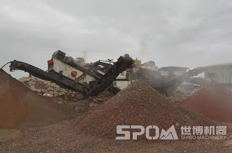 可移動(dòng)式機(jī)制砂設(shè)備現(xiàn)場(chǎng)圖，可出三到四種料
