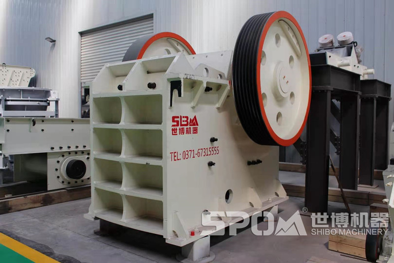 碎石粗碎設(shè)備顎式破碎機