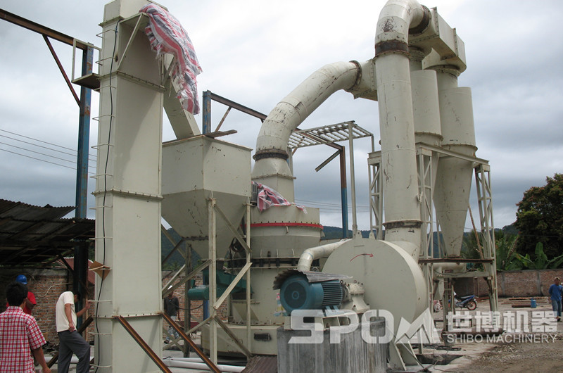 磨粉現(xiàn)場的斗式提升機